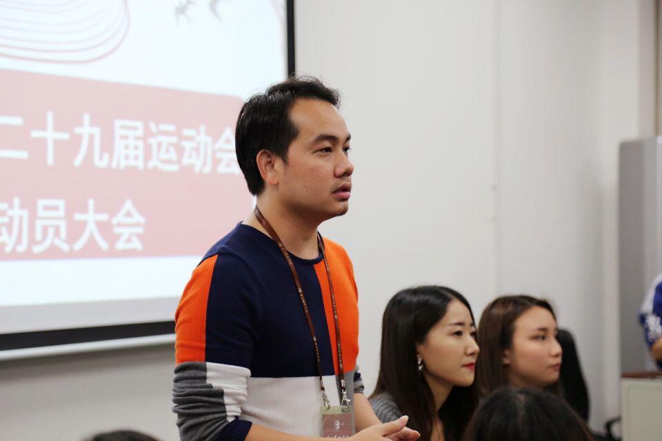 梁义泉老师介绍本届运动会的相关情况