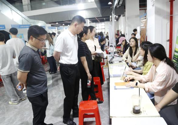 中国画学院/漓江画派学院组织学生参加广西艺术学院2026届毕业生就业双选会