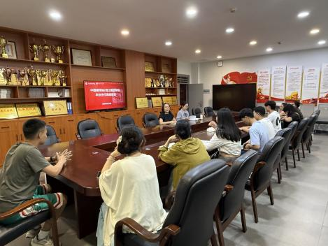 中国画学院/漓江画派学院召开2026届毕业生代表座谈会